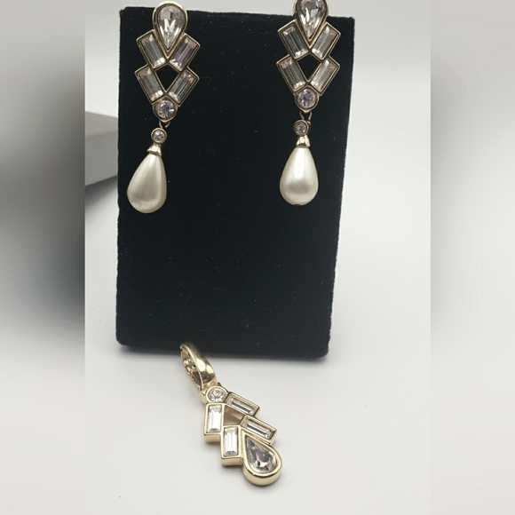 Gold tone earrings and locket set - Picture 1 of 10